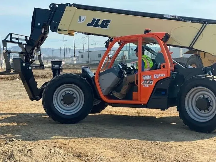 JCB 540-170 Telehandler in Dammam -  1
